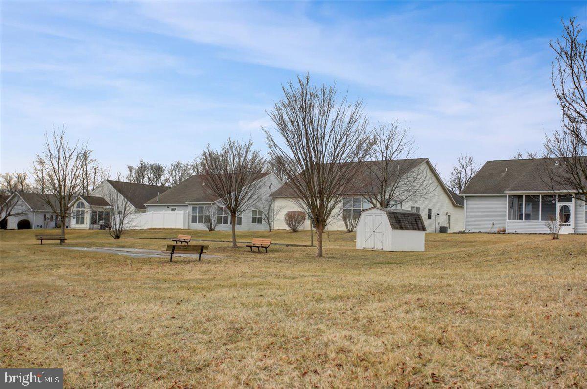 73 Lantern Ln