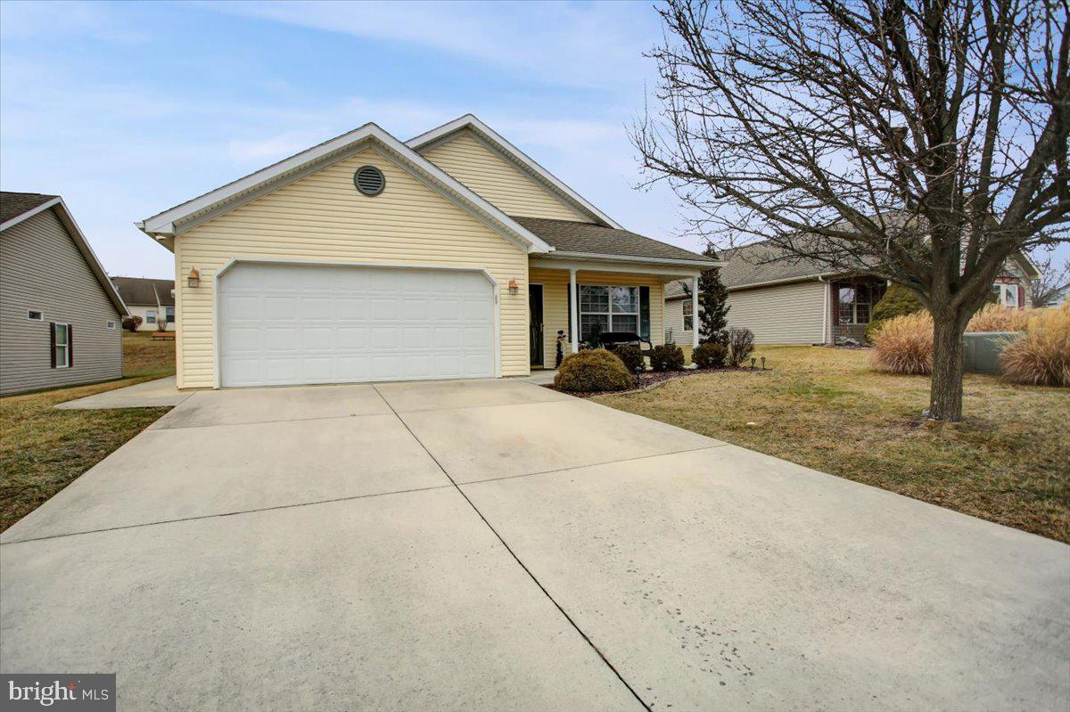 73 Lantern Ln