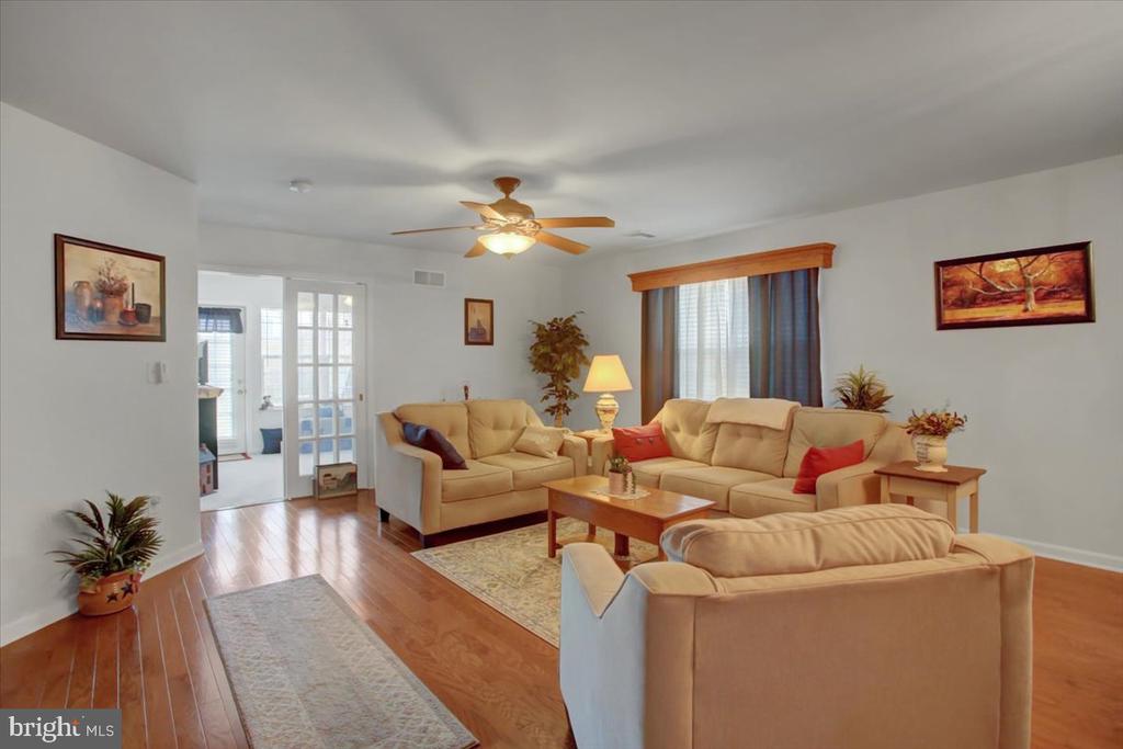 73 Lantern Ln
