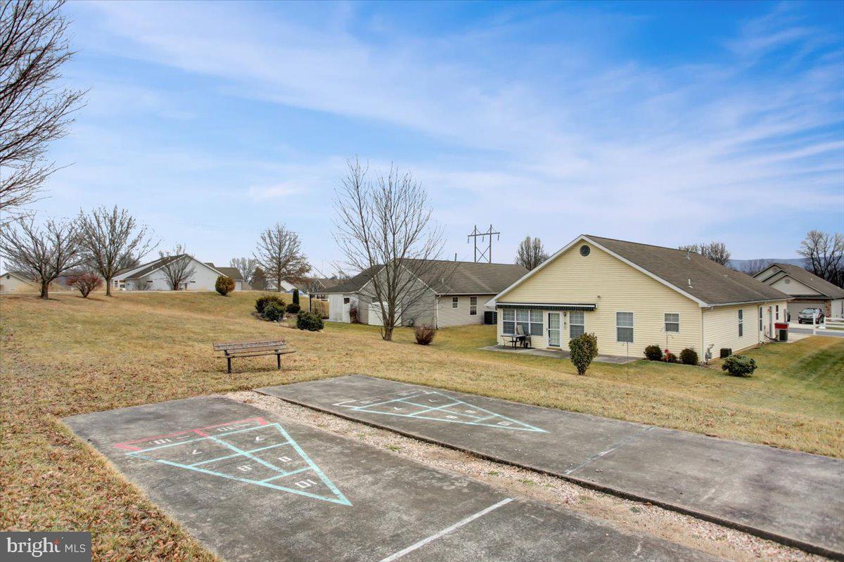 73 Lantern Ln