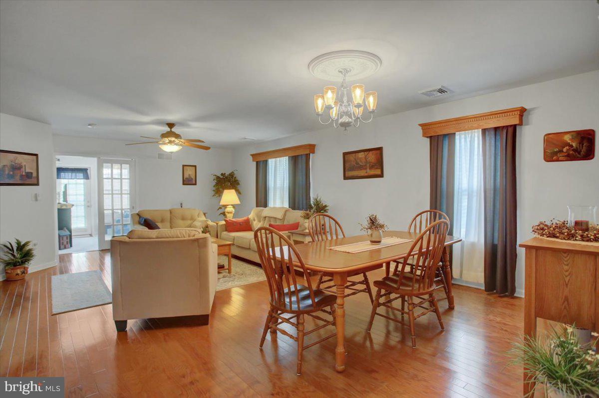 73 Lantern Ln