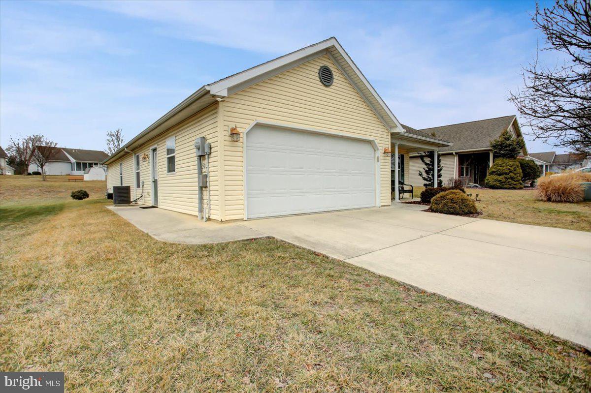 73 Lantern Ln