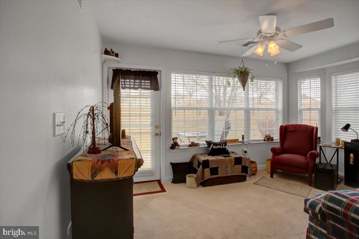73 Lantern Ln