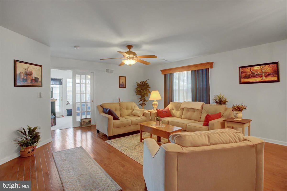 73 Lantern Ln