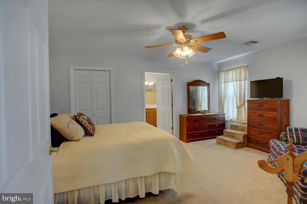 73 Lantern Ln