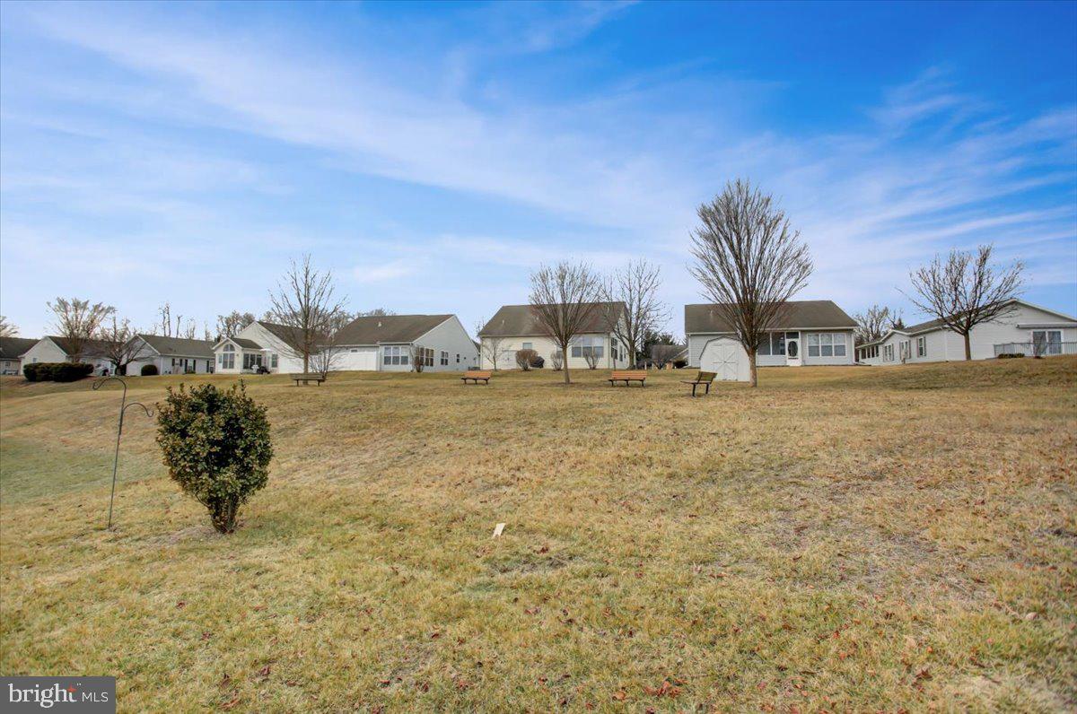 73 Lantern Ln