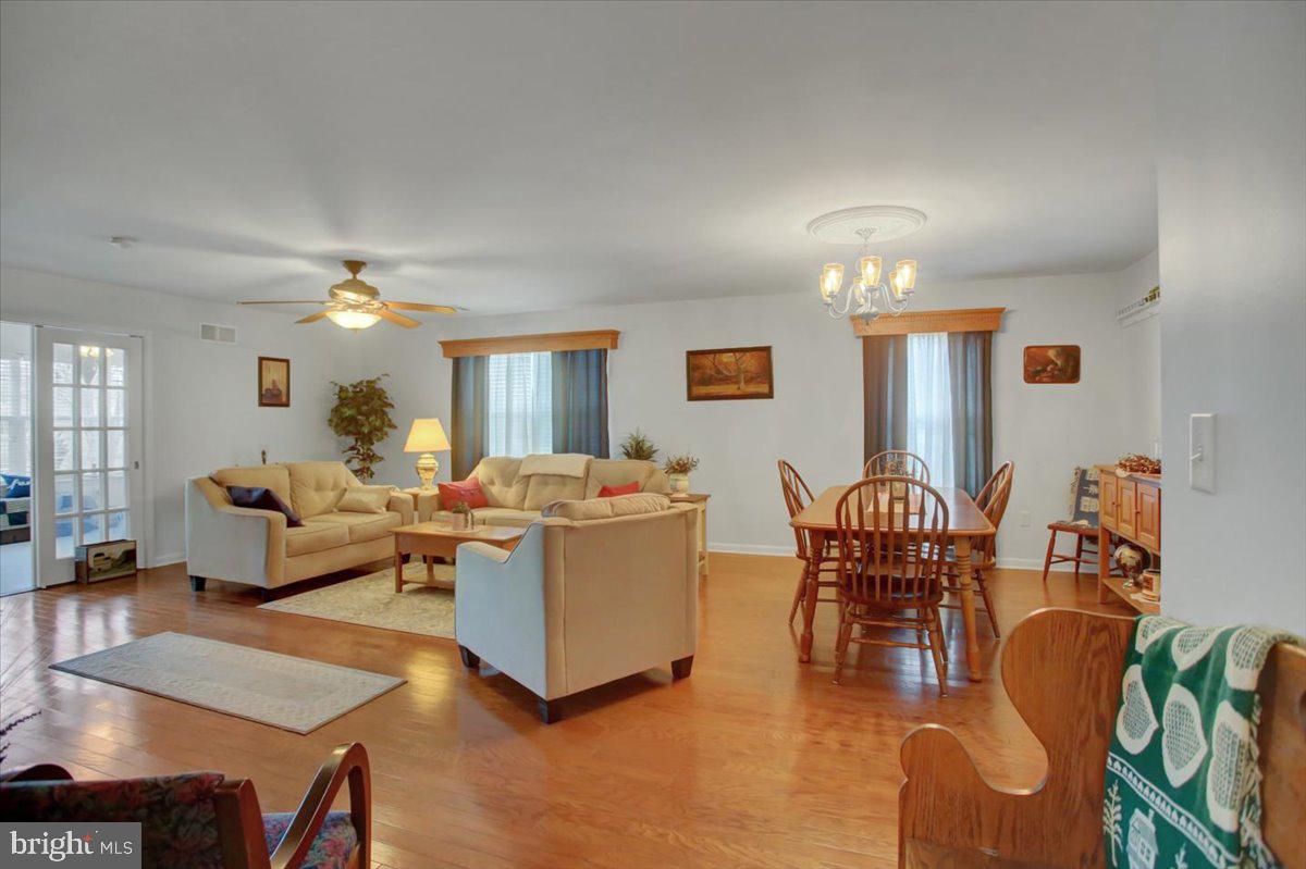 73 Lantern Ln