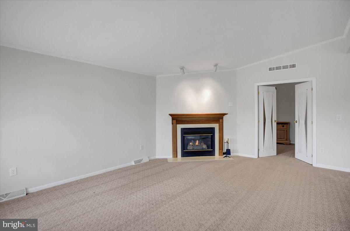 4 Lantern Ln
