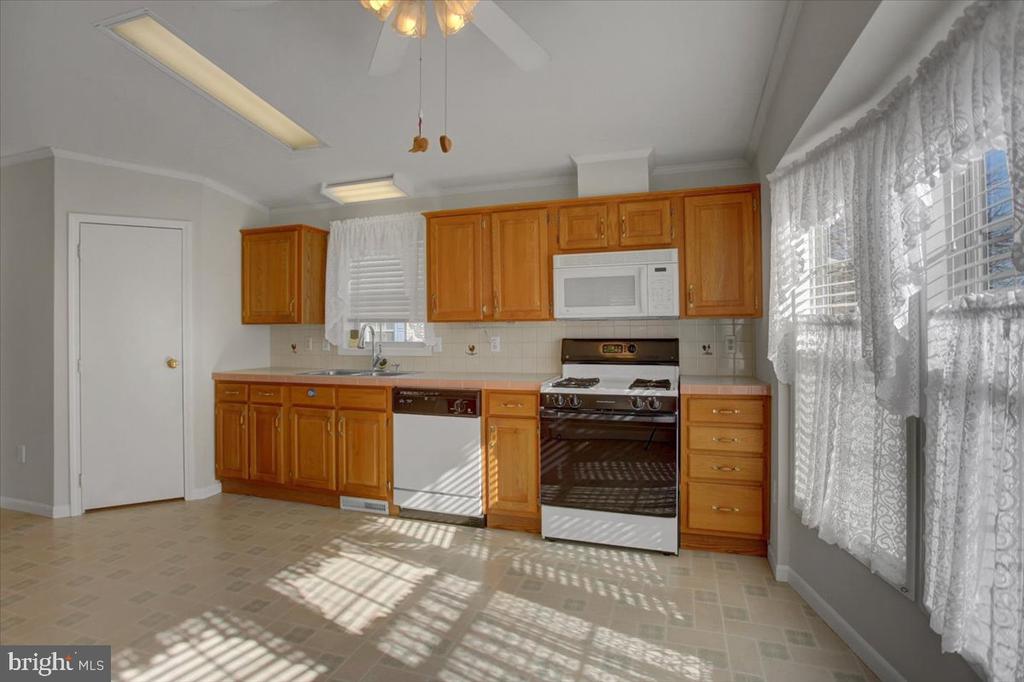 4 Lantern Ln
