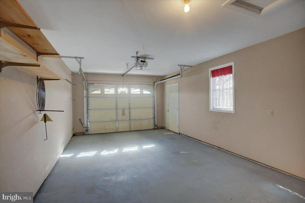 4 Lantern Ln