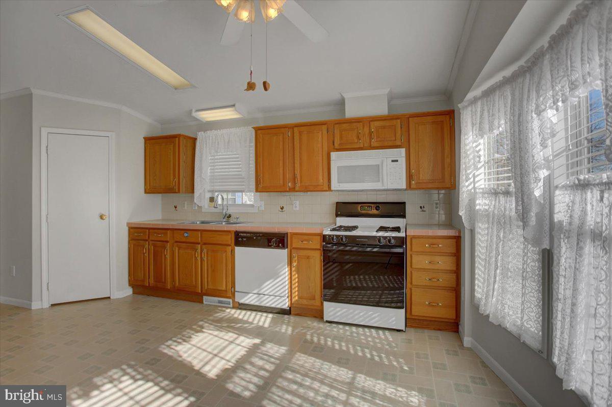 4 Lantern Ln