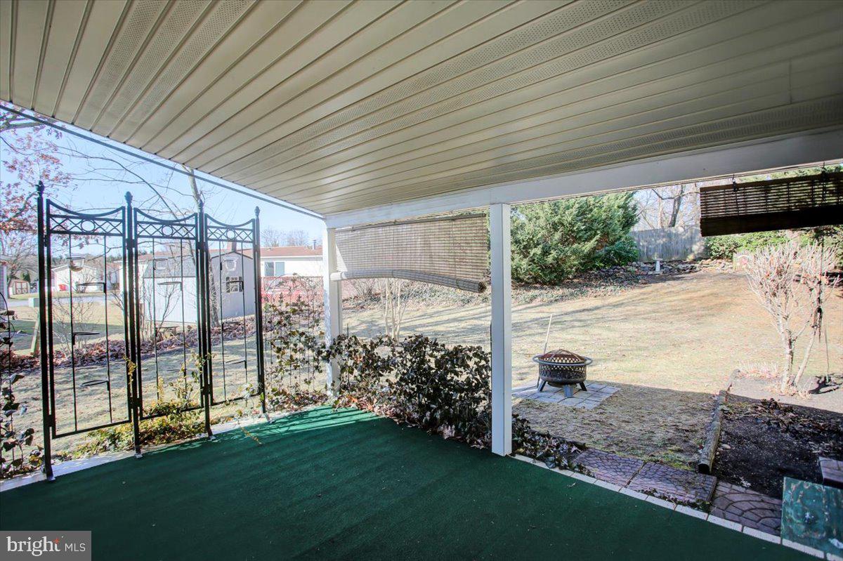 4 Lantern Ln