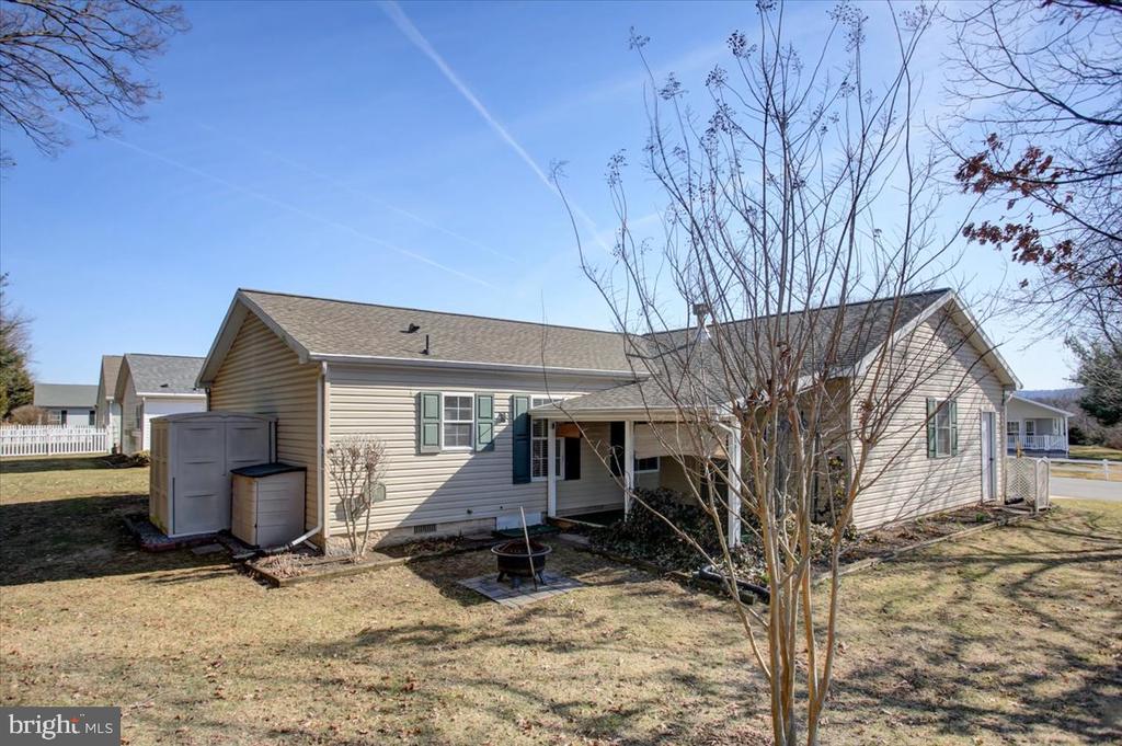 4 Lantern Ln