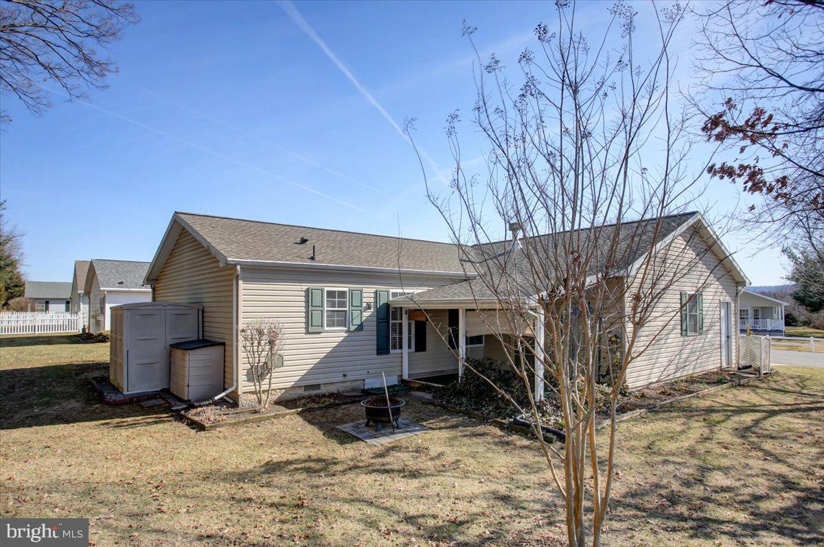 4 Lantern Ln