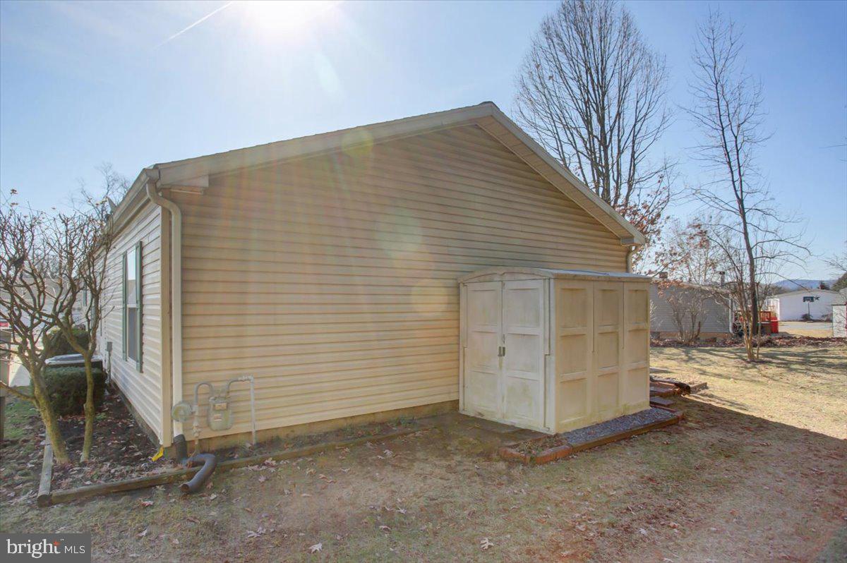 4 Lantern Ln