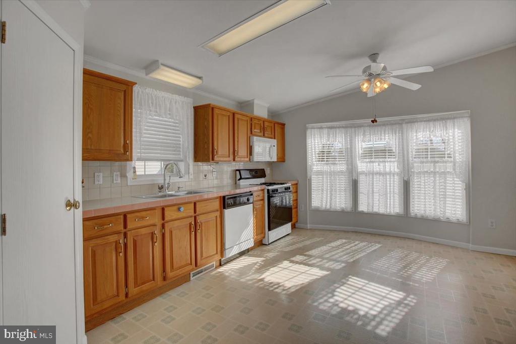4 Lantern Ln