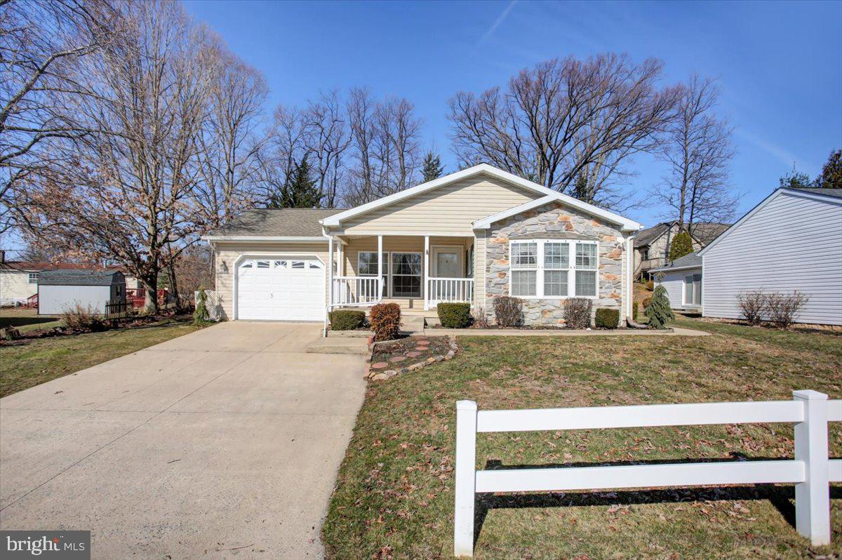 4 Lantern Ln