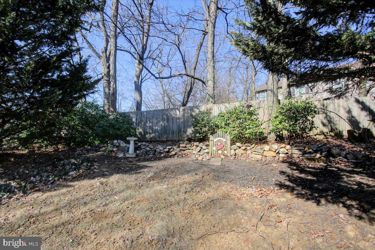 4 Lantern Ln