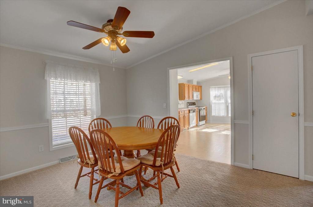 4 Lantern Ln