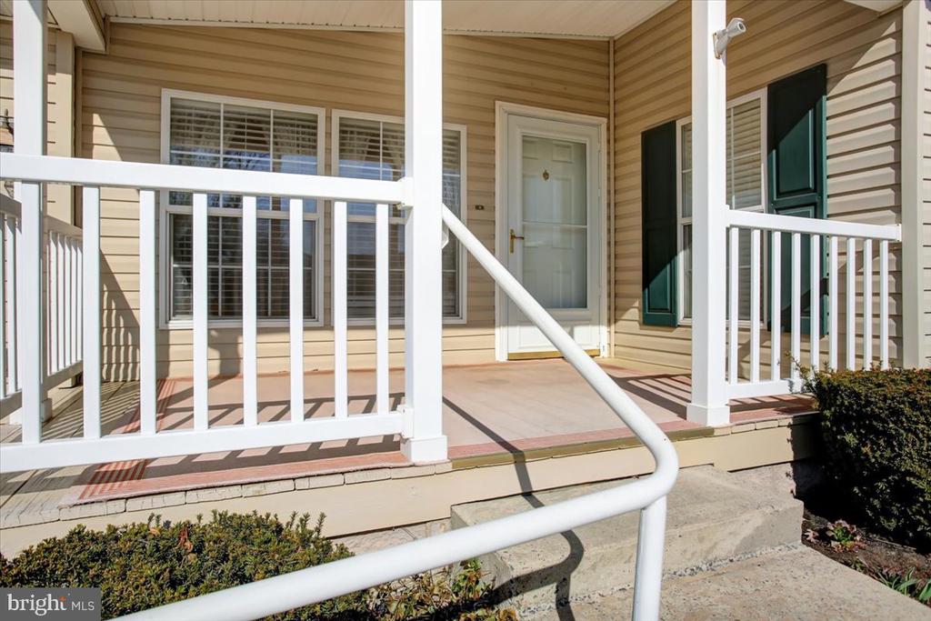 4 Lantern Ln