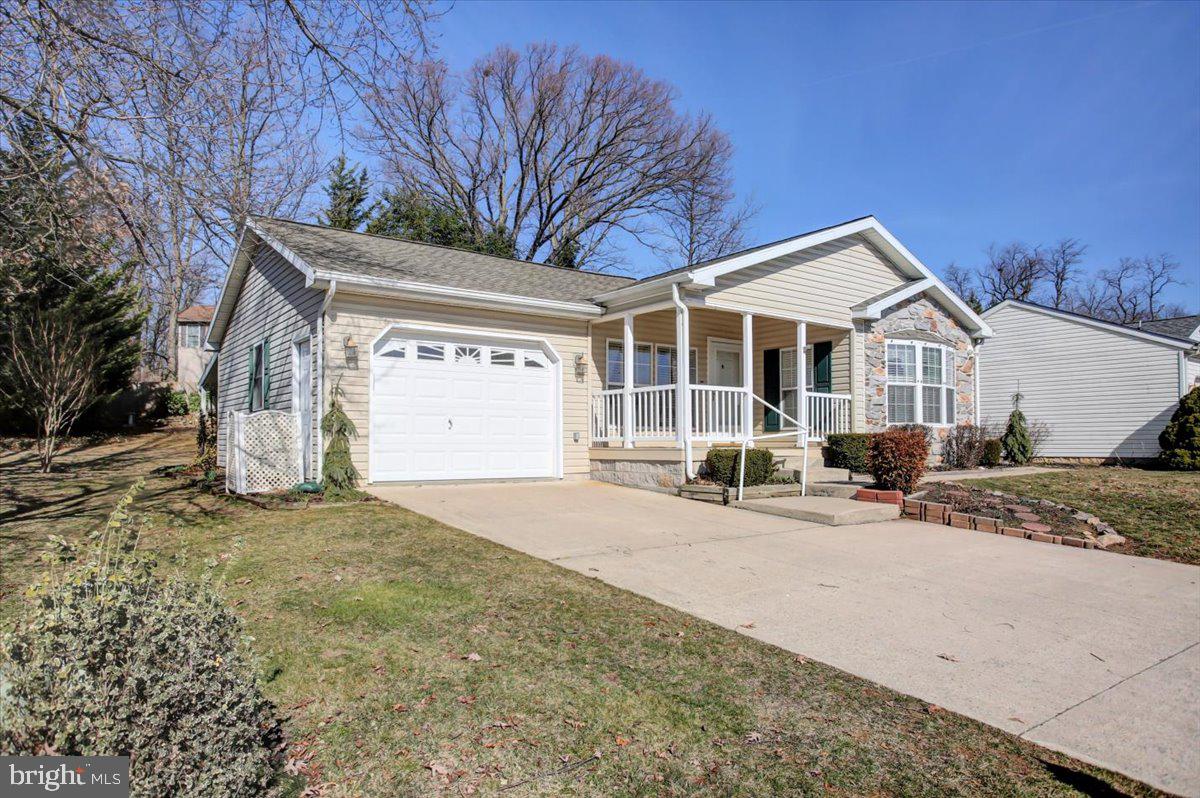 4 Lantern Ln