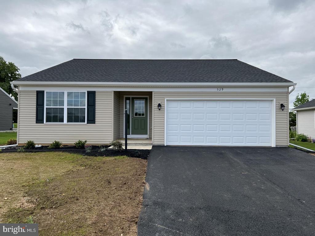 529 CAMBRIDGE LN