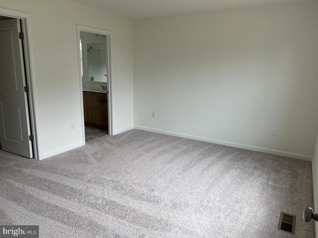 529 CAMBRIDGE LN