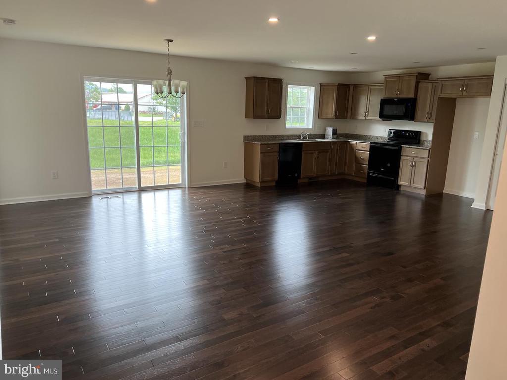 529 CAMBRIDGE LN
