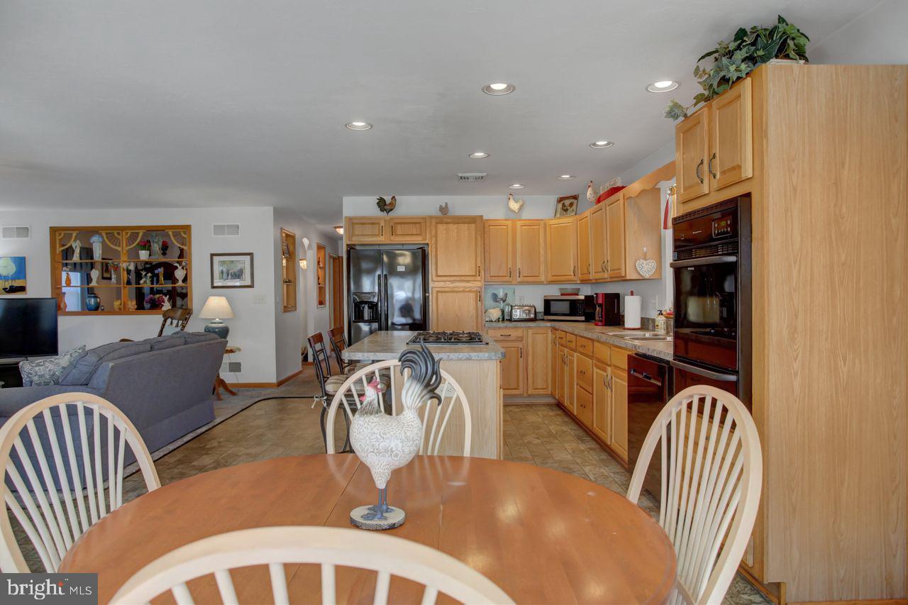 102 Colonial Ct
