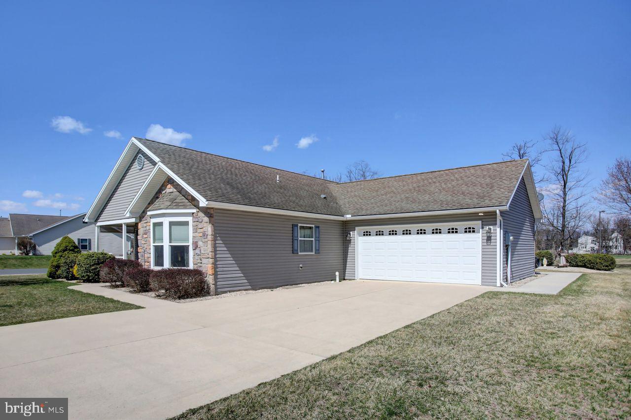 102 Colonial Ct