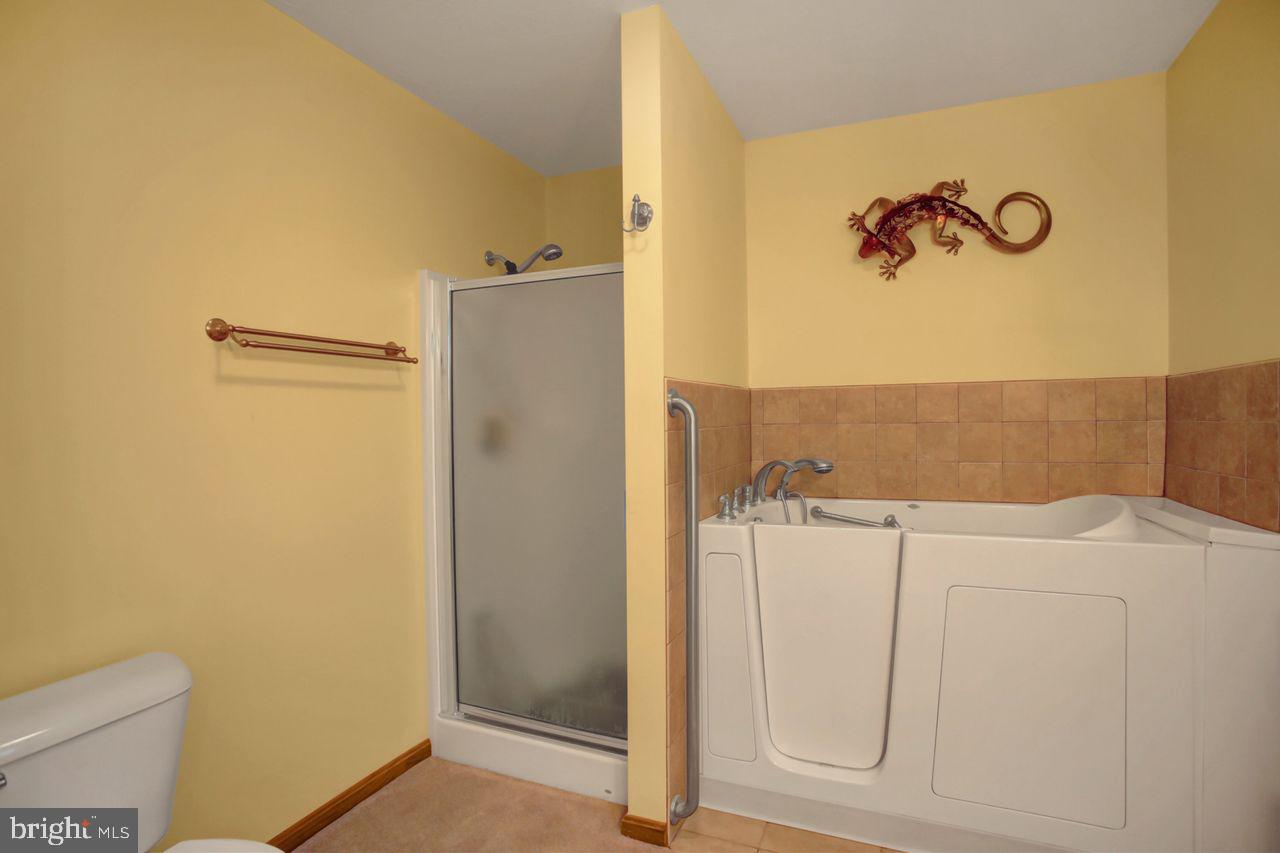 102 Colonial Ct
