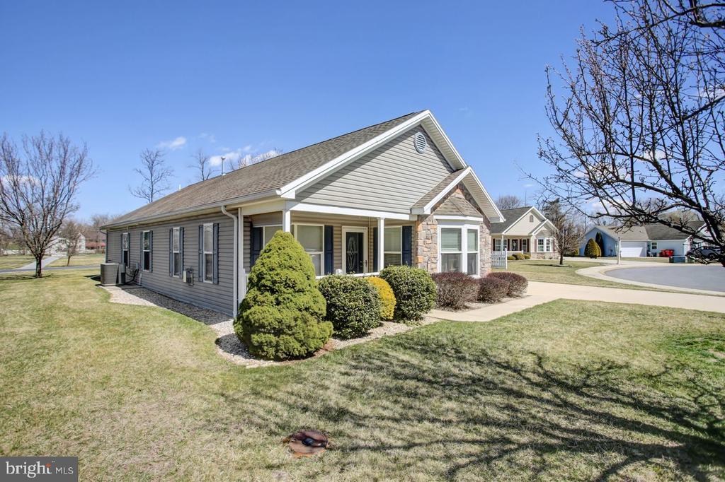 102 Colonial Ct