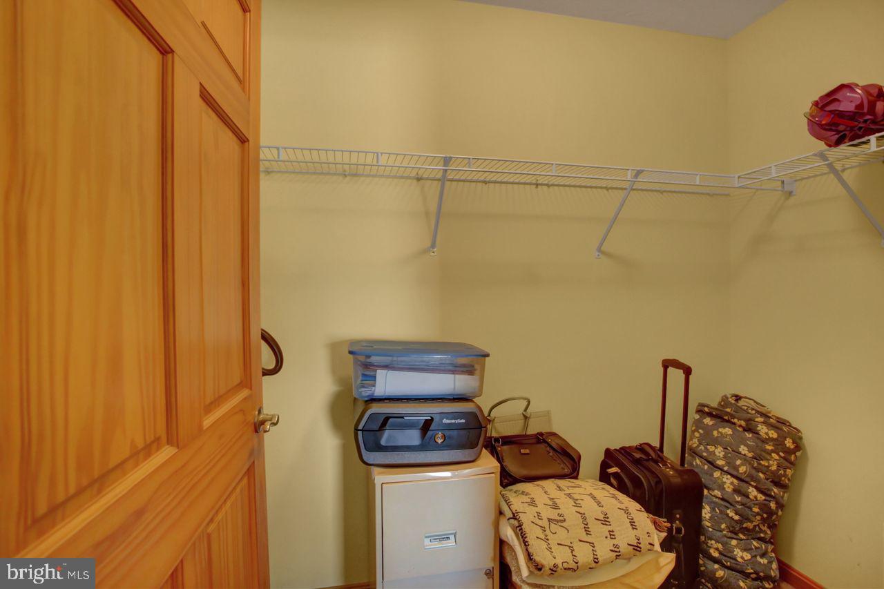 102 Colonial Ct