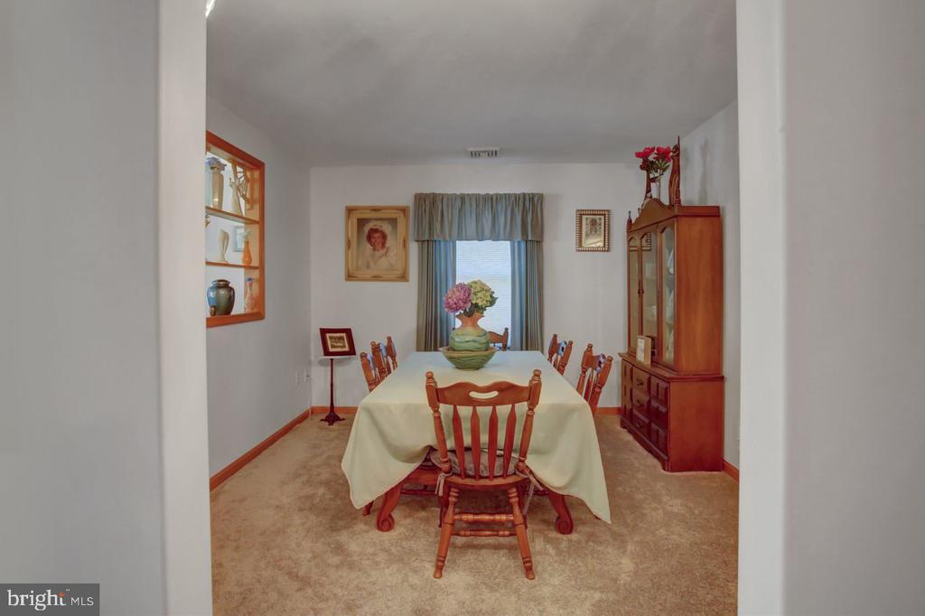 102 Colonial Ct