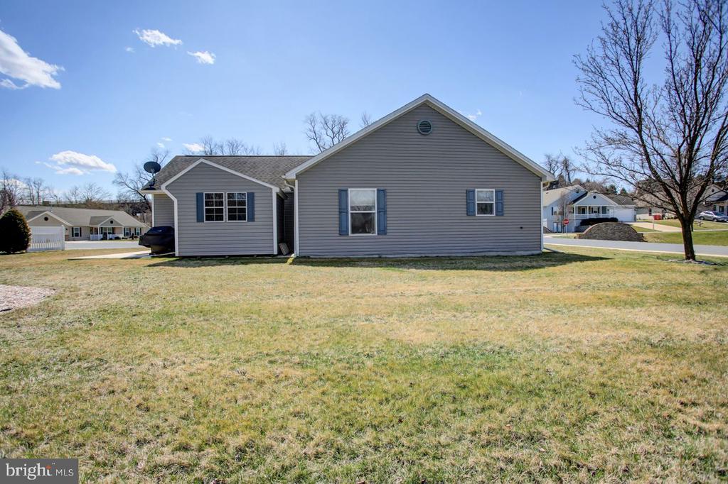 102 Colonial Ct