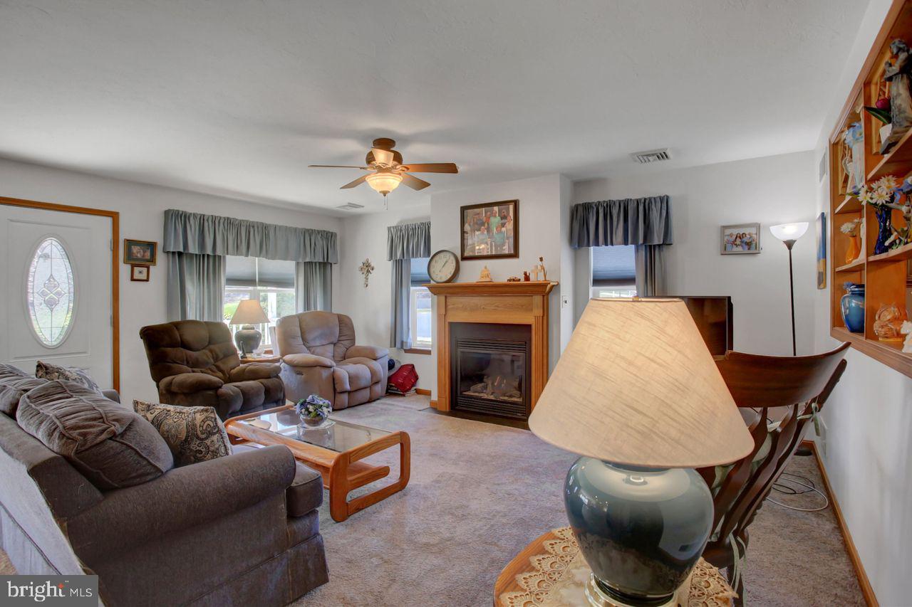 102 Colonial Ct