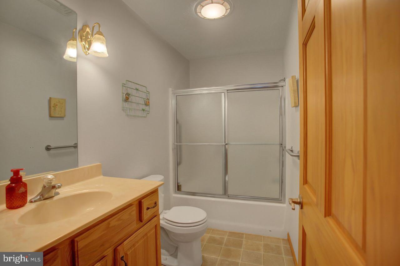 102 Colonial Ct