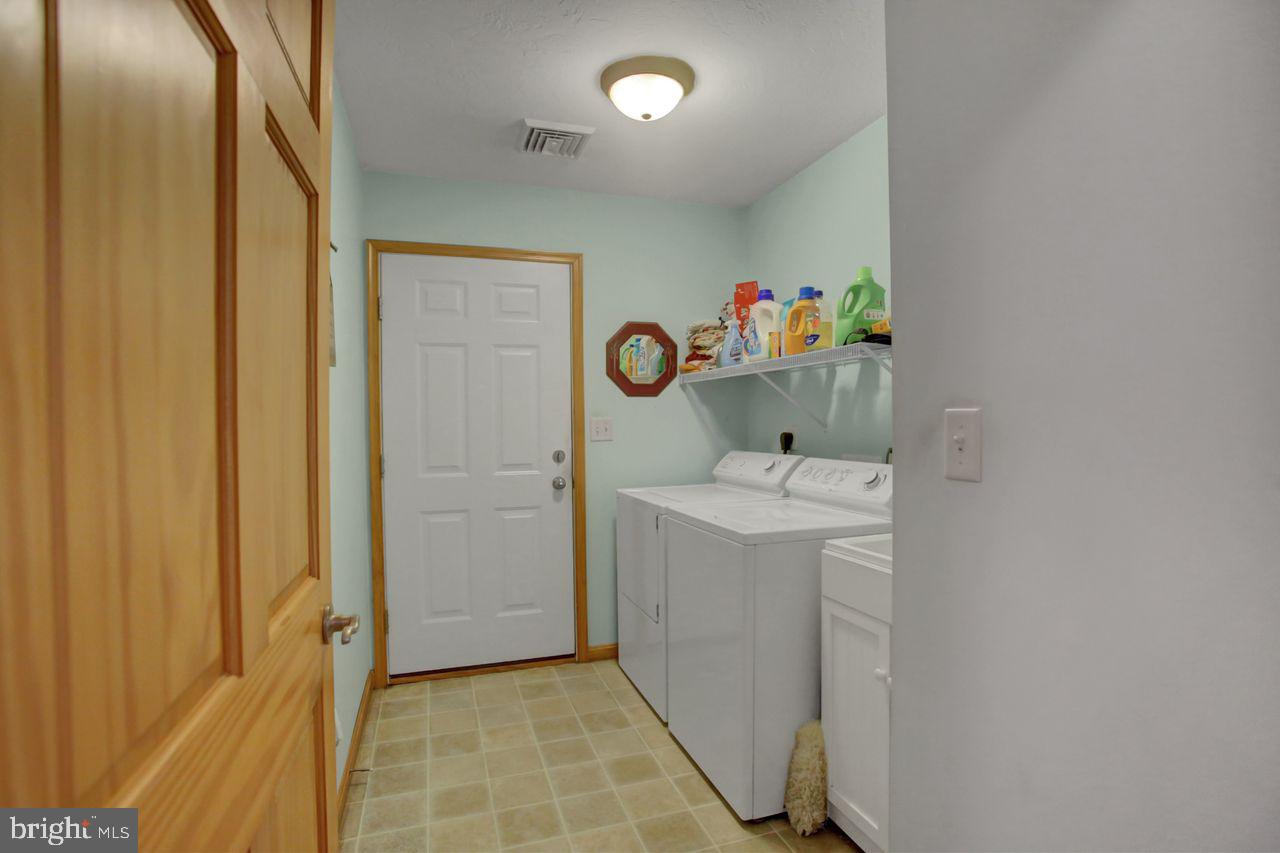 102 Colonial Ct