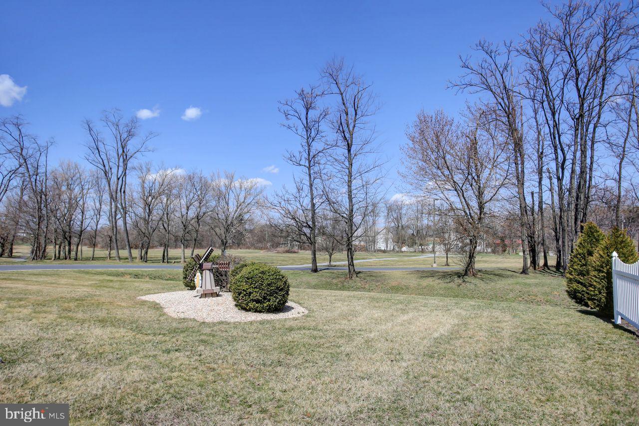 102 Colonial Ct