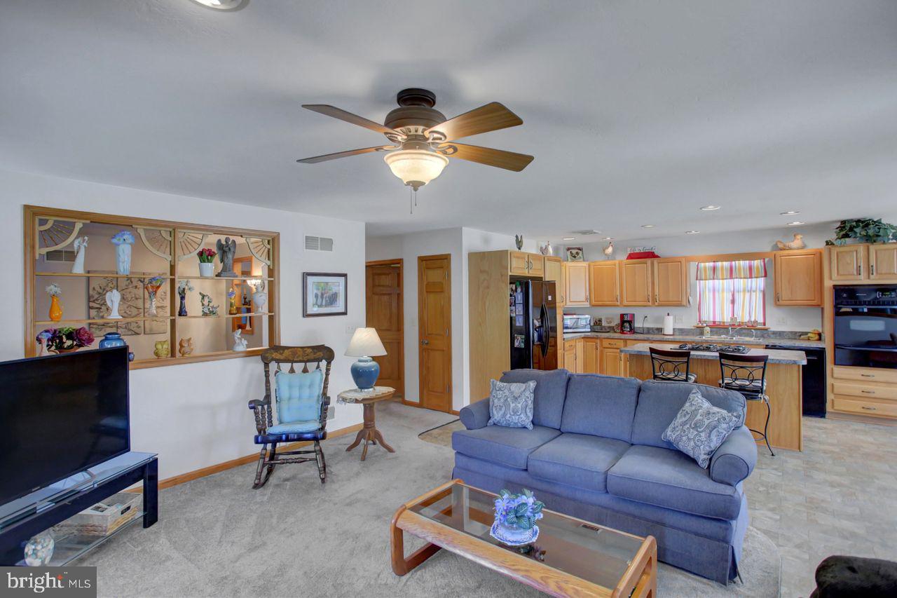 102 Colonial Ct