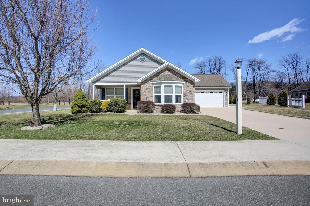 102 Colonial Ct