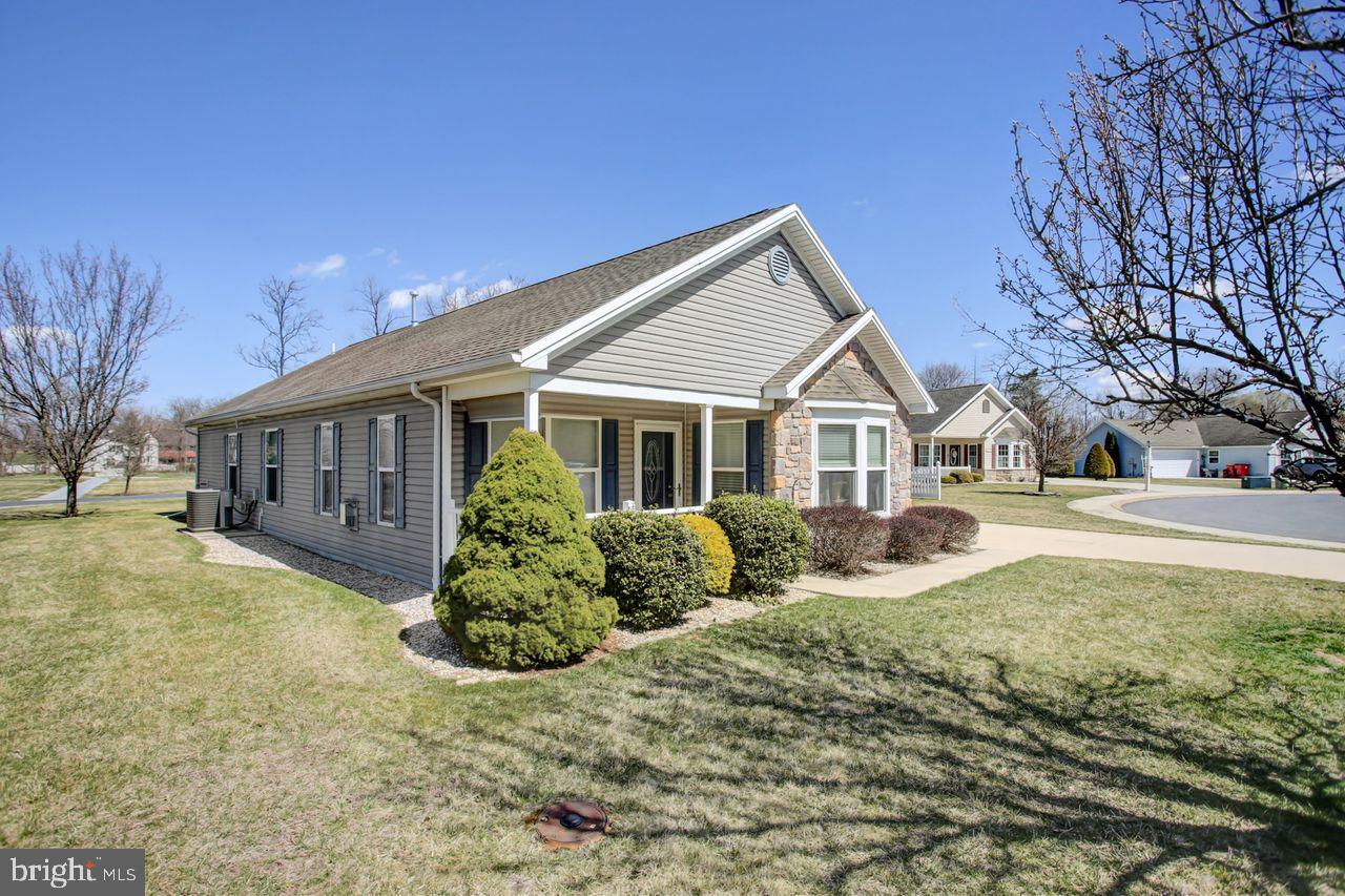 102 Colonial Ct