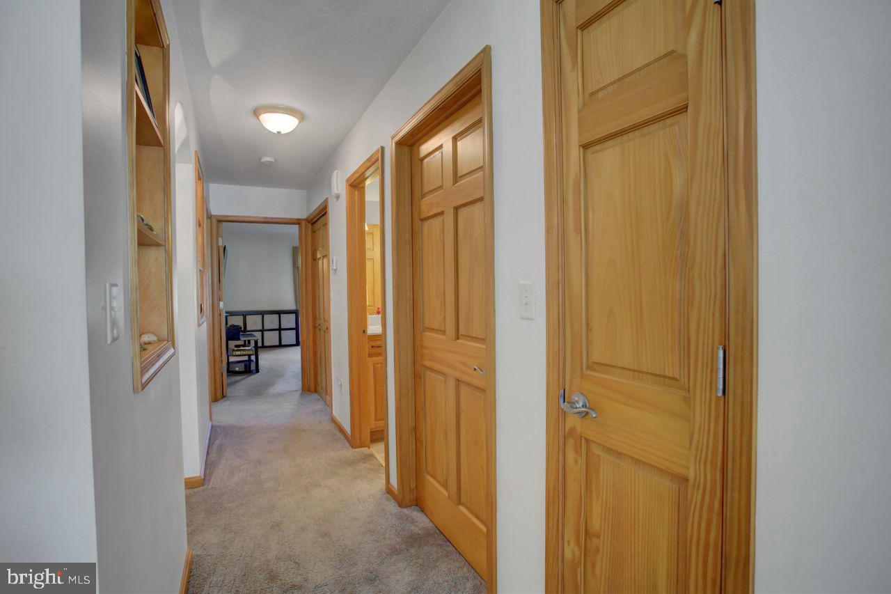 102 Colonial Ct