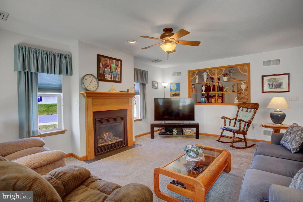102 Colonial Ct