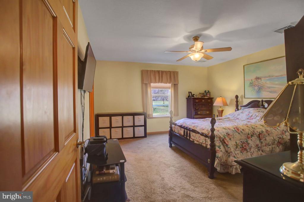 102 Colonial Ct