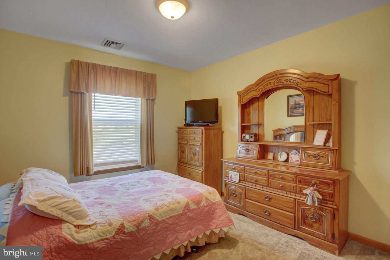 102 Colonial Ct