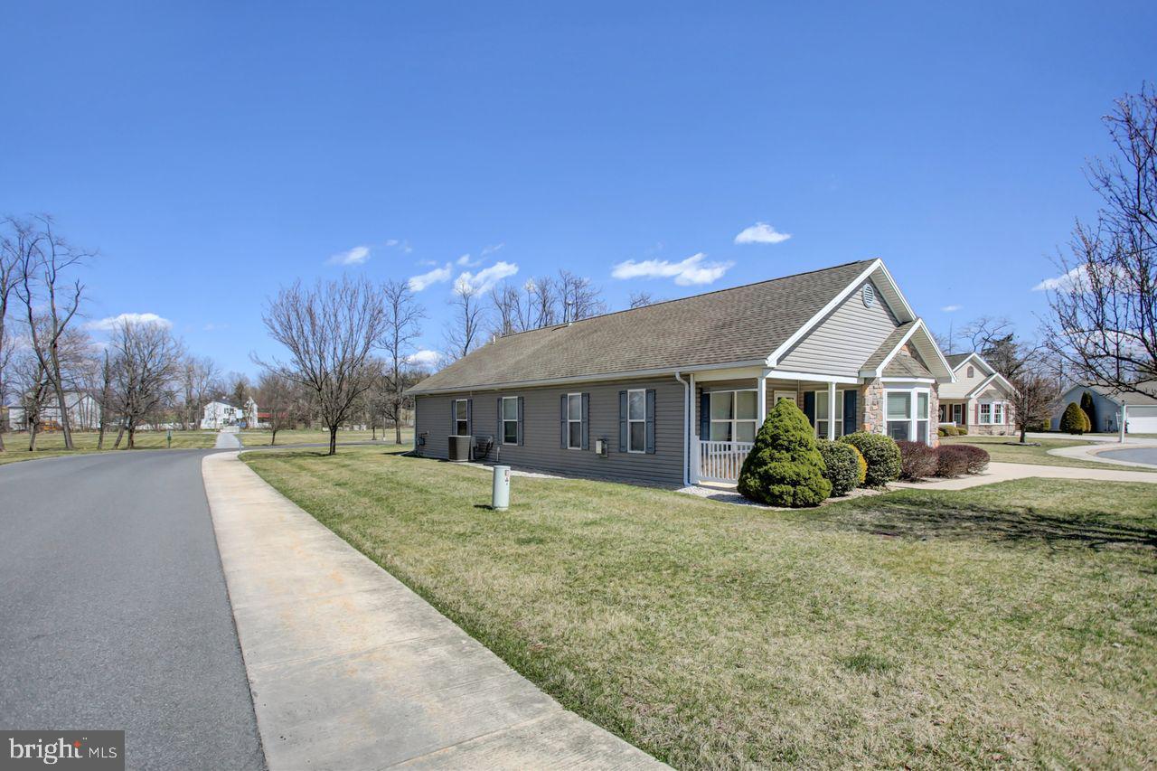 102 Colonial Ct