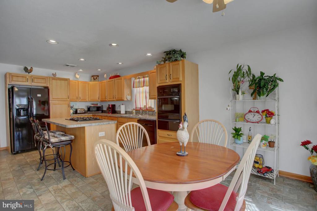102 Colonial Ct