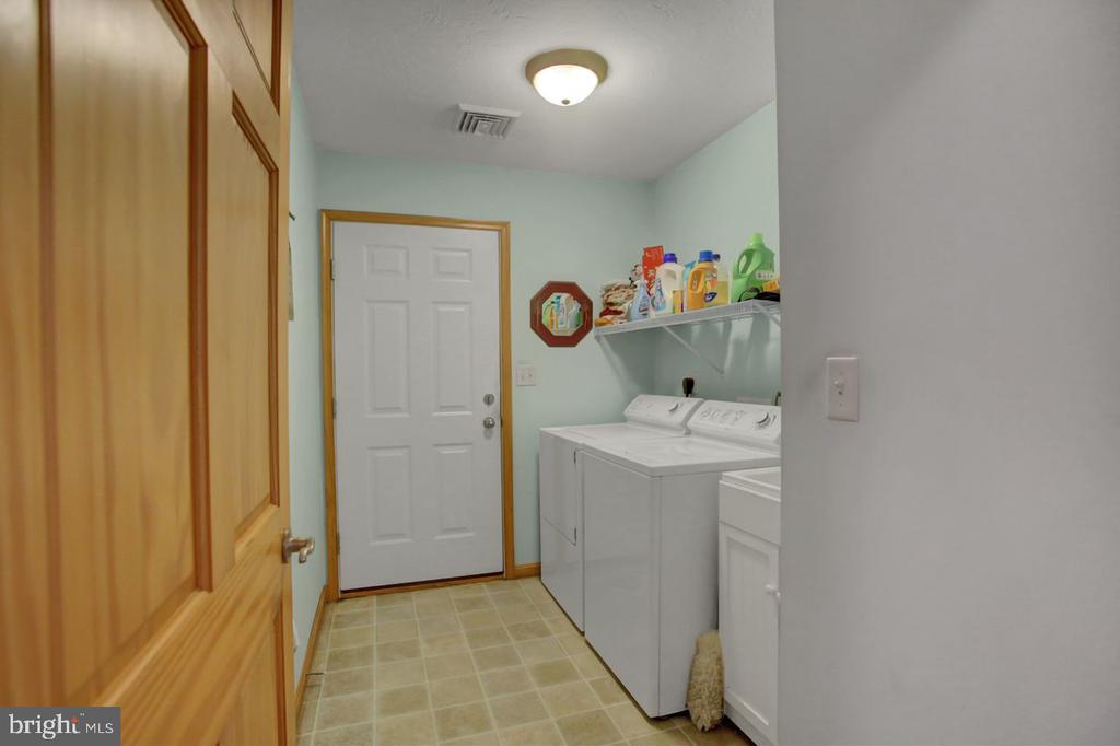 102 Colonial Ct