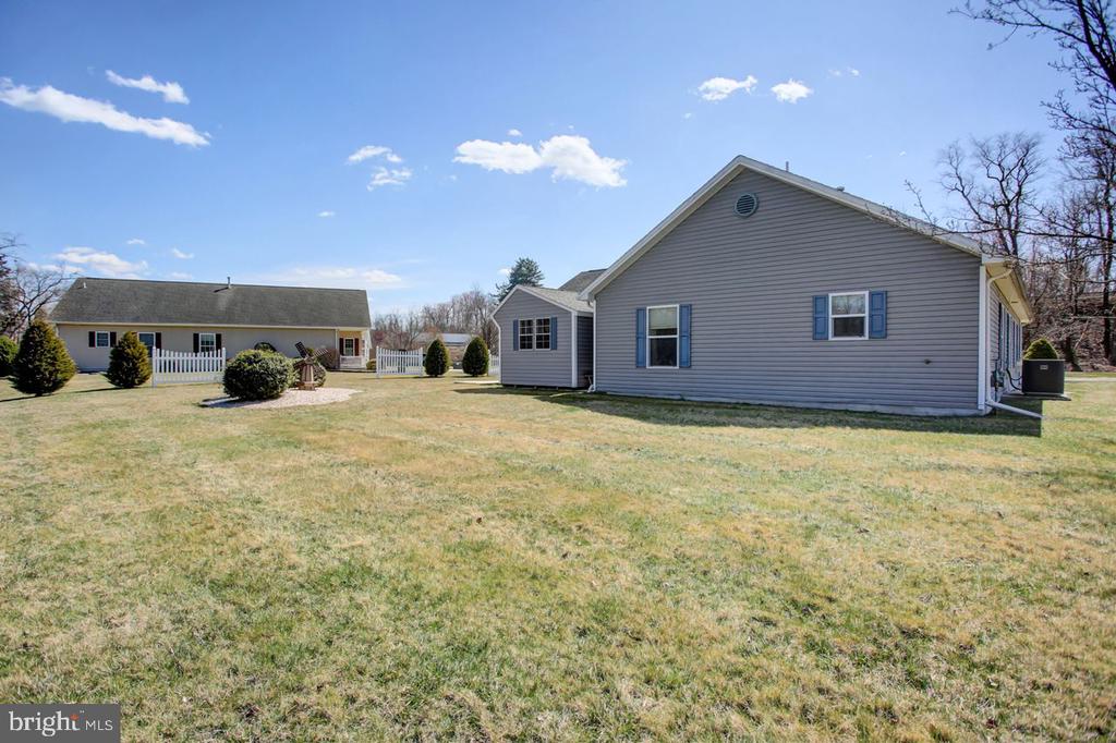 102 Colonial Ct